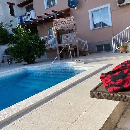 Lovely 3 Bedroom Apartment In Quiet Area W/ Pool プーラ エクステリア 写真