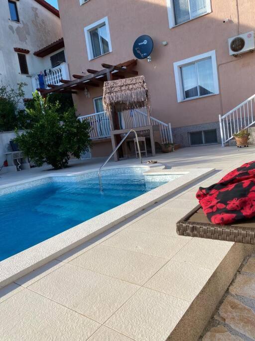 Lovely 3 Bedroom Apartment In Quiet Area W/ Pool プーラ エクステリア 写真